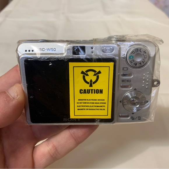 Sony Cyber-shot DSC-W50 6.0 MP Digital Camera - Silver - Picture 5 of 13